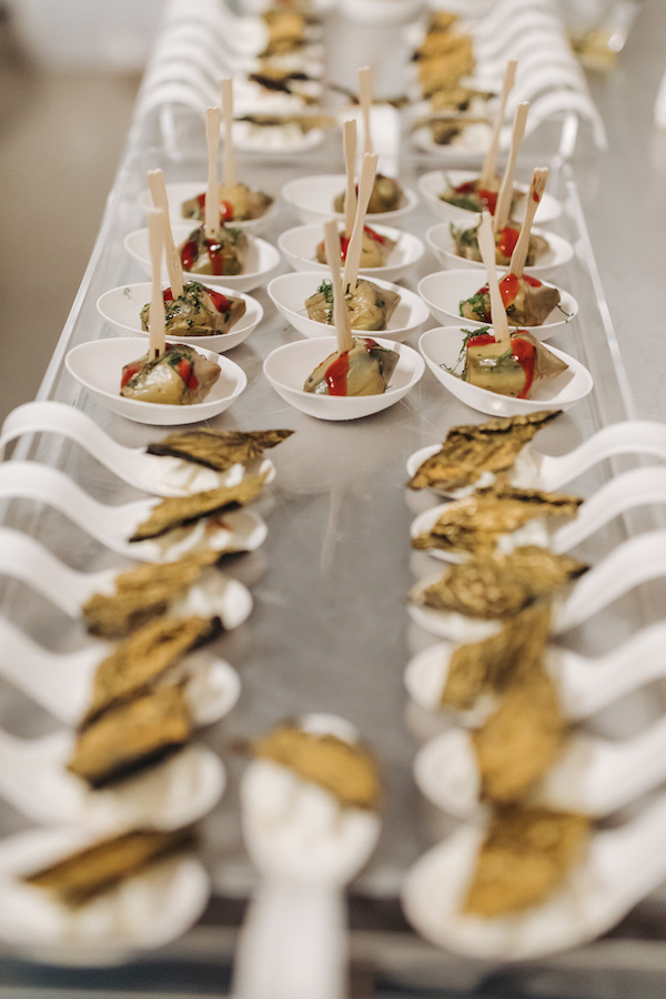 Артишок с калиной, трюфель с брюссельской капустой и торт: рецепты с выставки современного искусства в Венеции (фото 2)