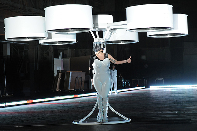 Леди Гага организовала выставку в Нью-Йорке (фото 4)
