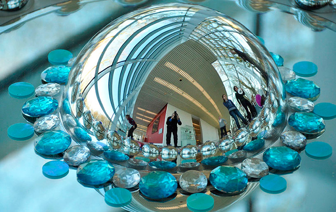 Кристаллы, стразы, зеркала: калейдоскопы Сьюзан Драммен (фото 9)