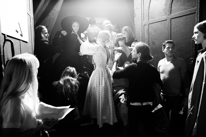 Backstage показа Ulyana Sergeenko в Париже (фото 5)