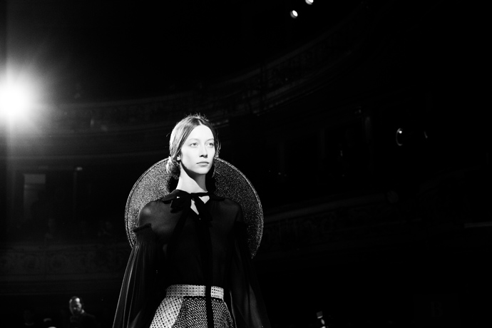 Backstage показа Ulyana Sergeenko в Париже (фото 9)