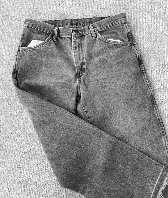 Сделай сам: превращаем старые джинсы в юбку с оборкой (фото 3)