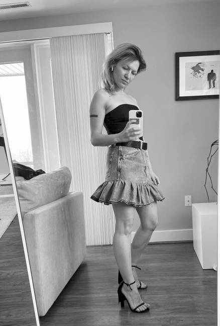 Сделай сам: превращаем старые джинсы в юбку с оборкой (фото 19)