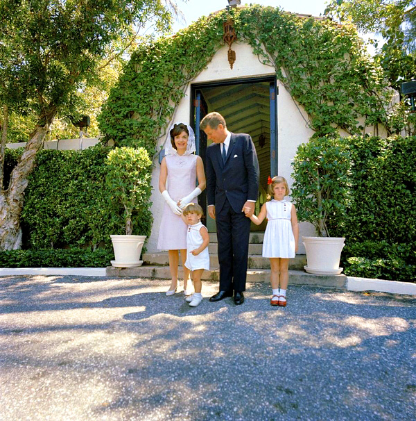 Культовые пары: Жаклин и Джон Кеннеди (фото 11)
