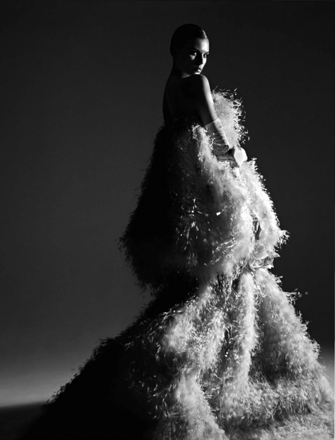 Катя Мухина стилизовала обложку книги Dior Couture (фото 1)