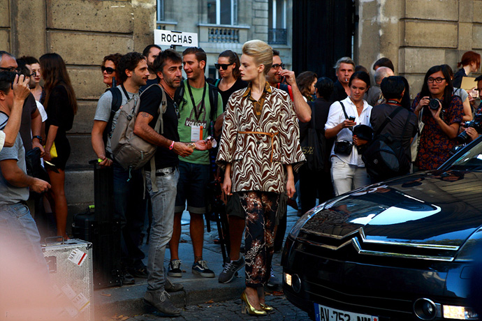 Неделя моды в Париже. Streetstyle. Часть 1 (фото 17)