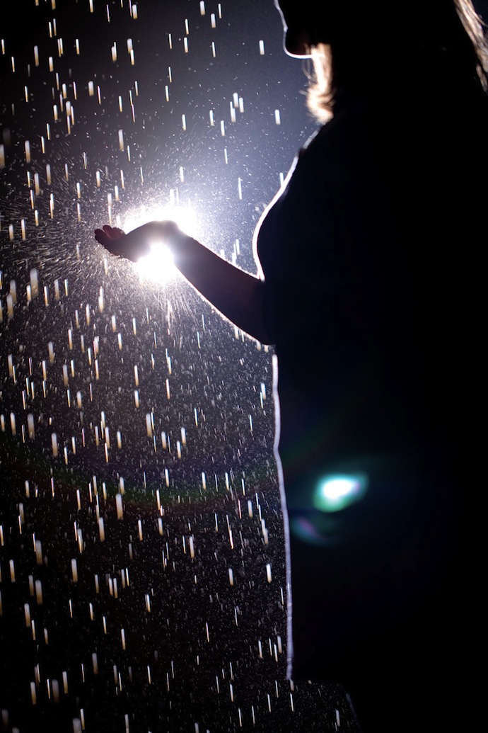 "Сухой" дождь на выставке в Лондоне (фото 4)