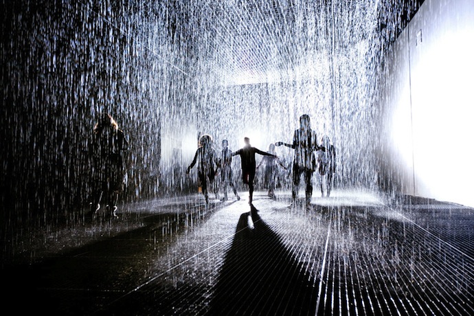 "Сухой" дождь на выставке в Лондоне (фото 5)