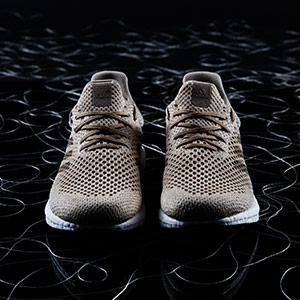 Adidas представил первые в мире биоразлагаемые кроссовки