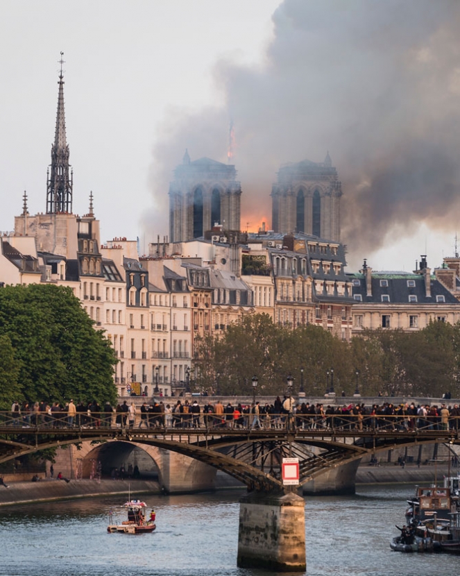 Пожар в соборе Парижской Богоматери потушен: что уцелело