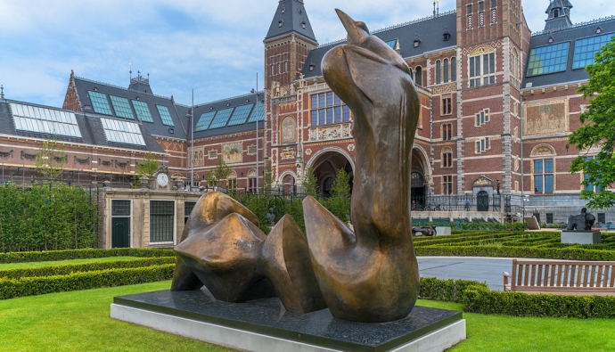 Выставка Генри Мура открылась в Амстердаме