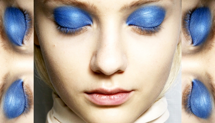 Красота в деталях: ярко-голубые тени на показе Marc by Marc Jacobs