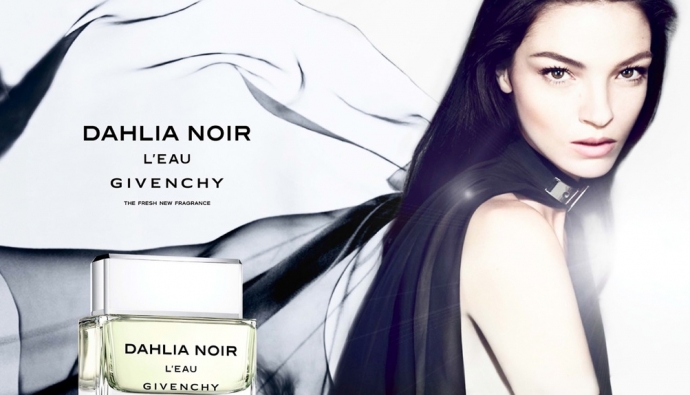 Мариякарла Босконо в рекламе аромата Dahlia Noir L’Eau