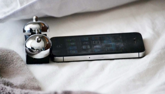 Мини-будильник iBell для iPhone 4s