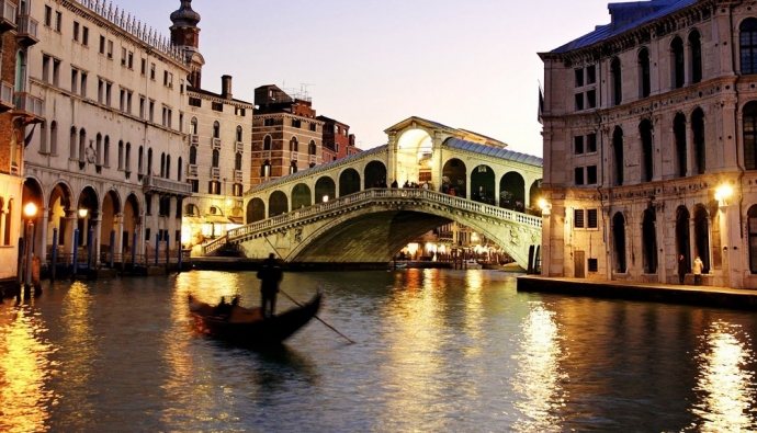 Diesel отреставрирует плавающий мост в Венеции