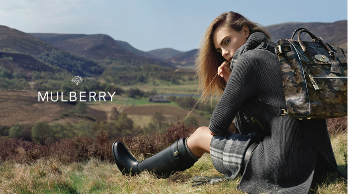Кара Делевинь отправилась в горы с Mulberry