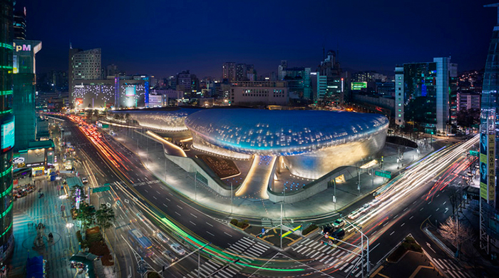 Культурный центр Dongdaemun Design Plaza от Захи Хадид в Сеуле
