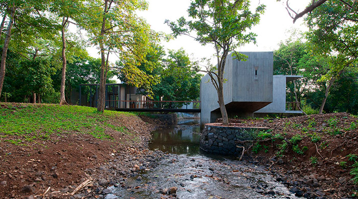 Дом на реке от индийского бюро Architecture Brio
