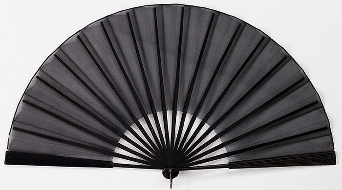 Смерть ей к лицу: выставка траурных костюмов в МОМА