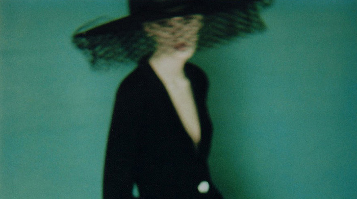 Выставка недели: "О цвете" — снимки Сары Мун в Лондоне