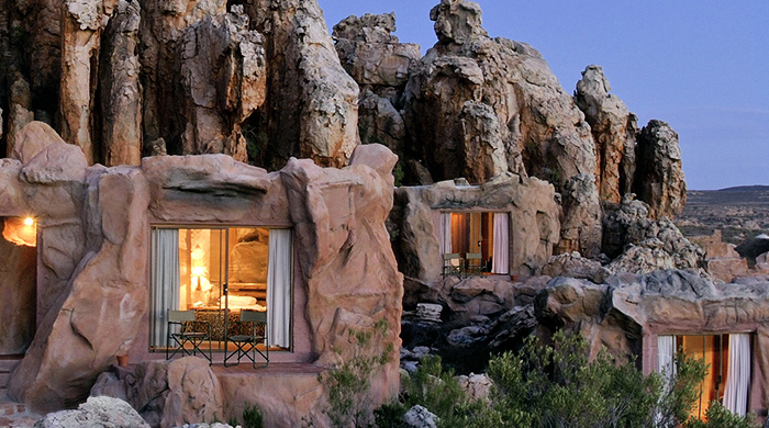 "Первобытный" отель с номерами-пещерами в Южной Африке