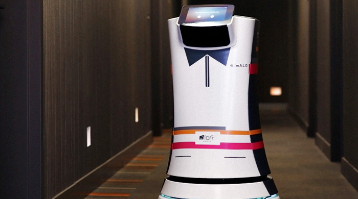 Первый дроид-дворецкий A.L.O. в отеле Aloft Cupertino