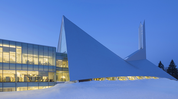 Смена курса: библиотека на месте старинной церкви в Квебеке