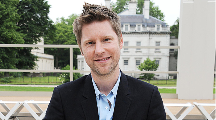 Инвесторы Burberry проголосовали против сверхдоходов Кристофера Бейли