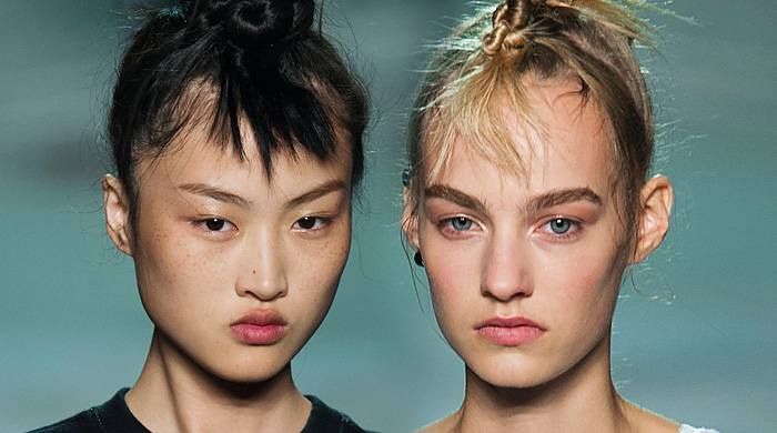 Красота в деталях: образ с показа Marc by Marc Jacobs
