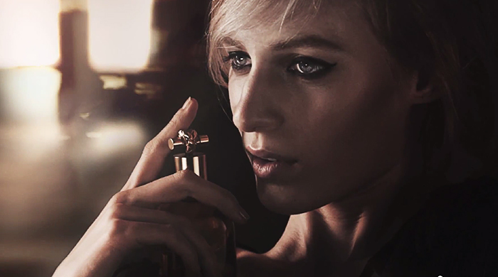 Джулия Нобис — лицо нового парфюма Knot от Bottega Veneta