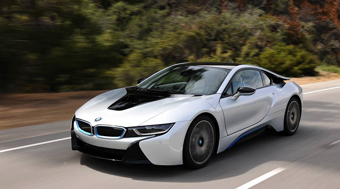 Навстречу будущему: гибридный спорткар BMW i8