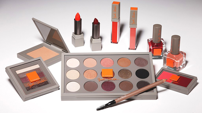 Брук Шилдс создала линию косметики для M.A.C