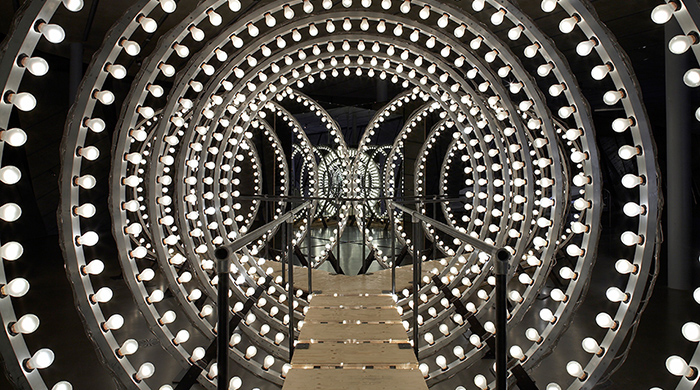 "ЖИТЬ": новая выставка Карстена Хеллера в Бельведере