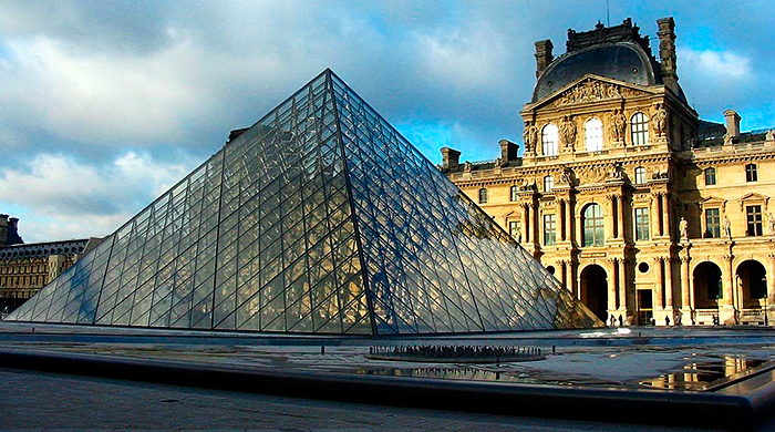 Показ Christian Dior пройдет в Лувре