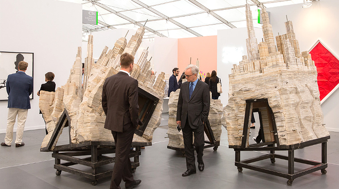 Обзор Buro24/7: Третья ярмарка современного искусства Frieze NY