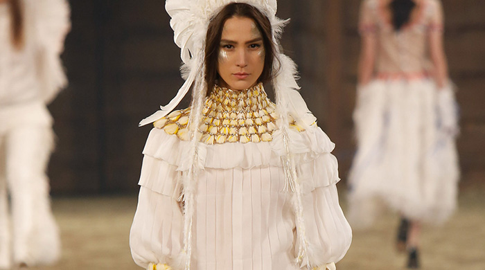 Chanel представили фильм о создании коллекции Métiers d'Art Paris-Dallas