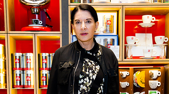 Марина Абрамович отметила середину перформанса "512 часов"