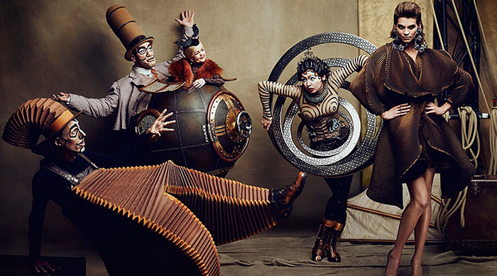Шапито-шоу: цирковая съемка для октябрьского Fashion Magazine
