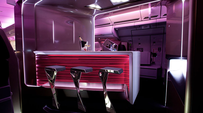 Барные стойки на борту самолетов Virgin Atlantic бьют "небесные" рекорды
