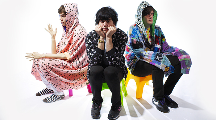 Klaxons отправляются в турне с напечатанными инструментами