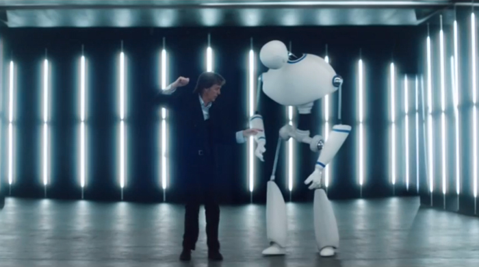 Пол МакКартни станцевал с роботом