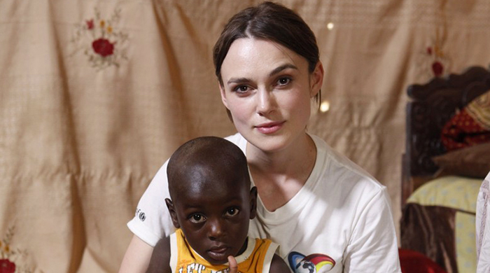 Кира Найтли посетила лагерь беженцев в Судане