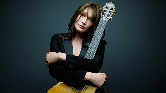 Карла Бруни приедет с концертом в Москву