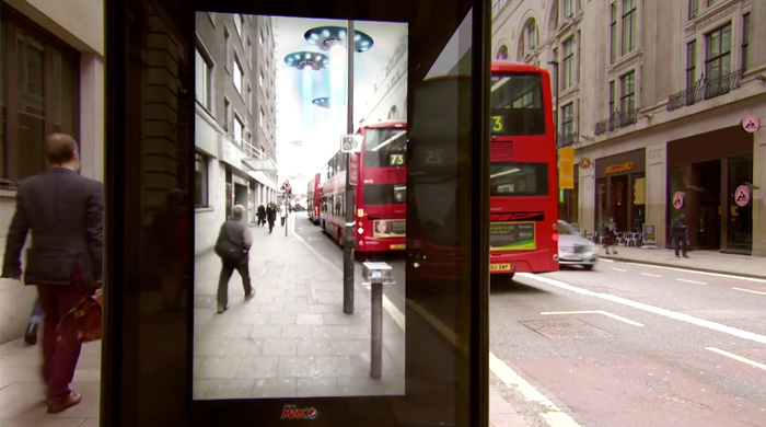 Виртуальная реклама Pepsi на автобусной остановке в Лондоне
