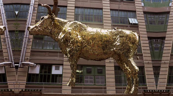 "Золотого быка" с деньгами разобьют в Бруклине