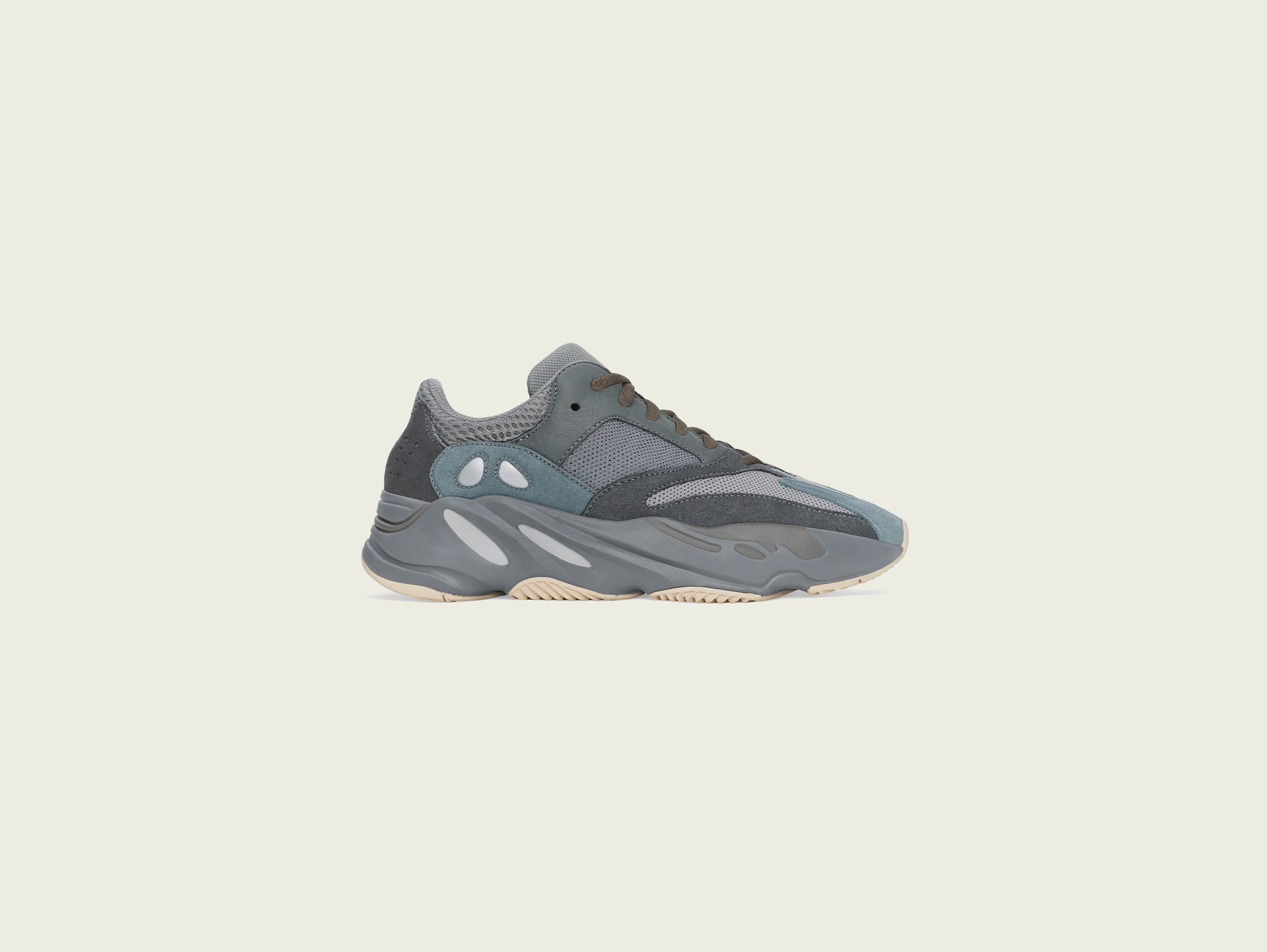 Новая расцветка Yeezy Boost 700 поступит в продажу в конце октября (фото 2)