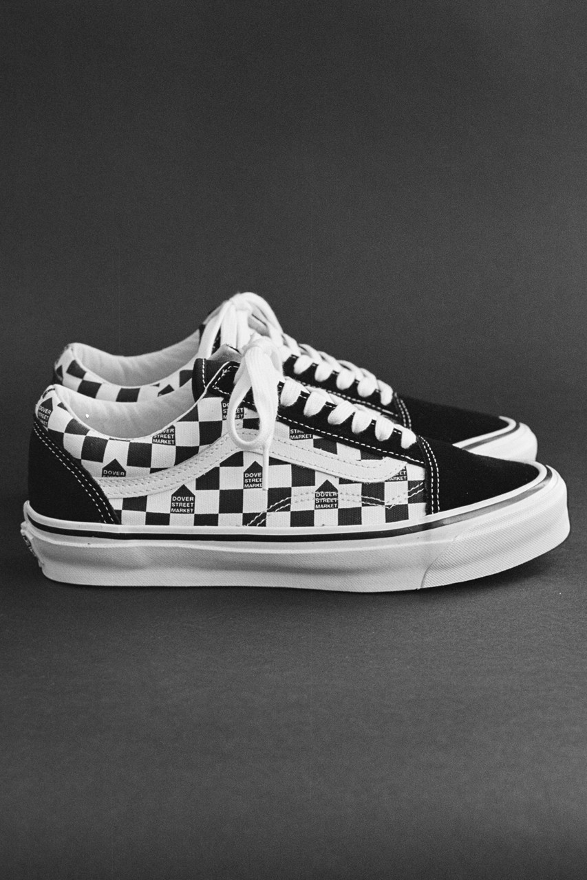 Vans выпустил слипоны с лого Dover Street Market вместо «шашечек» (фото 5)