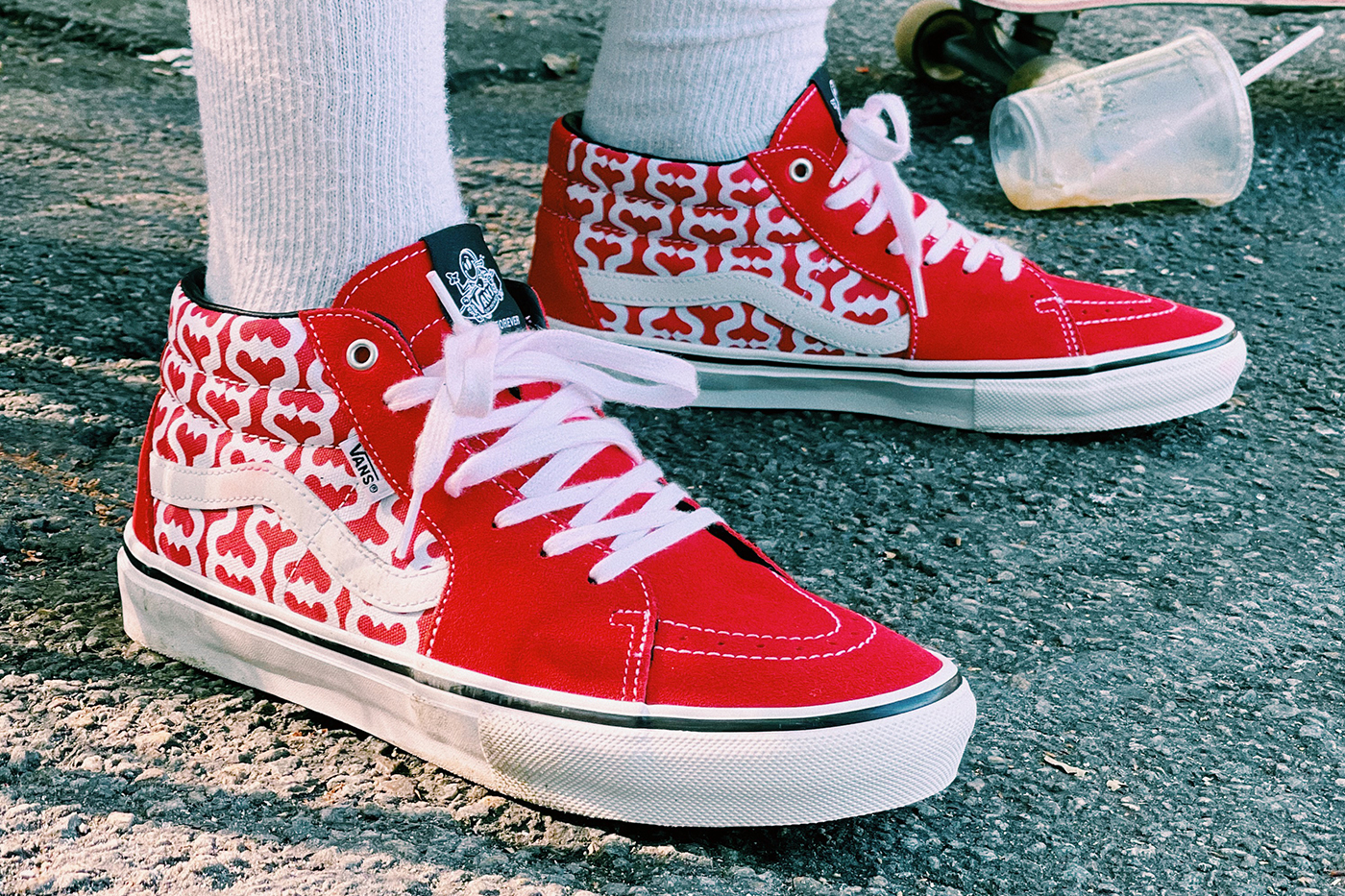 Supreme и Vans представили обновленные версии кед Skate Grosso Mid и Skate Era (фото 1)