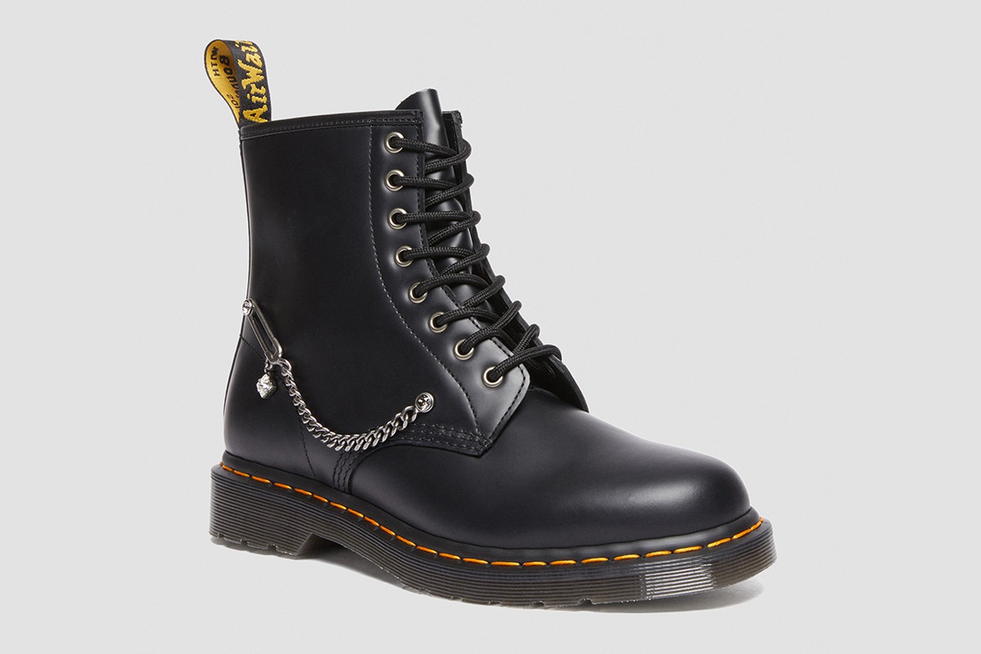 Dr. Martens выпустил ботинки с кристаллами Swarovski (фото 4)