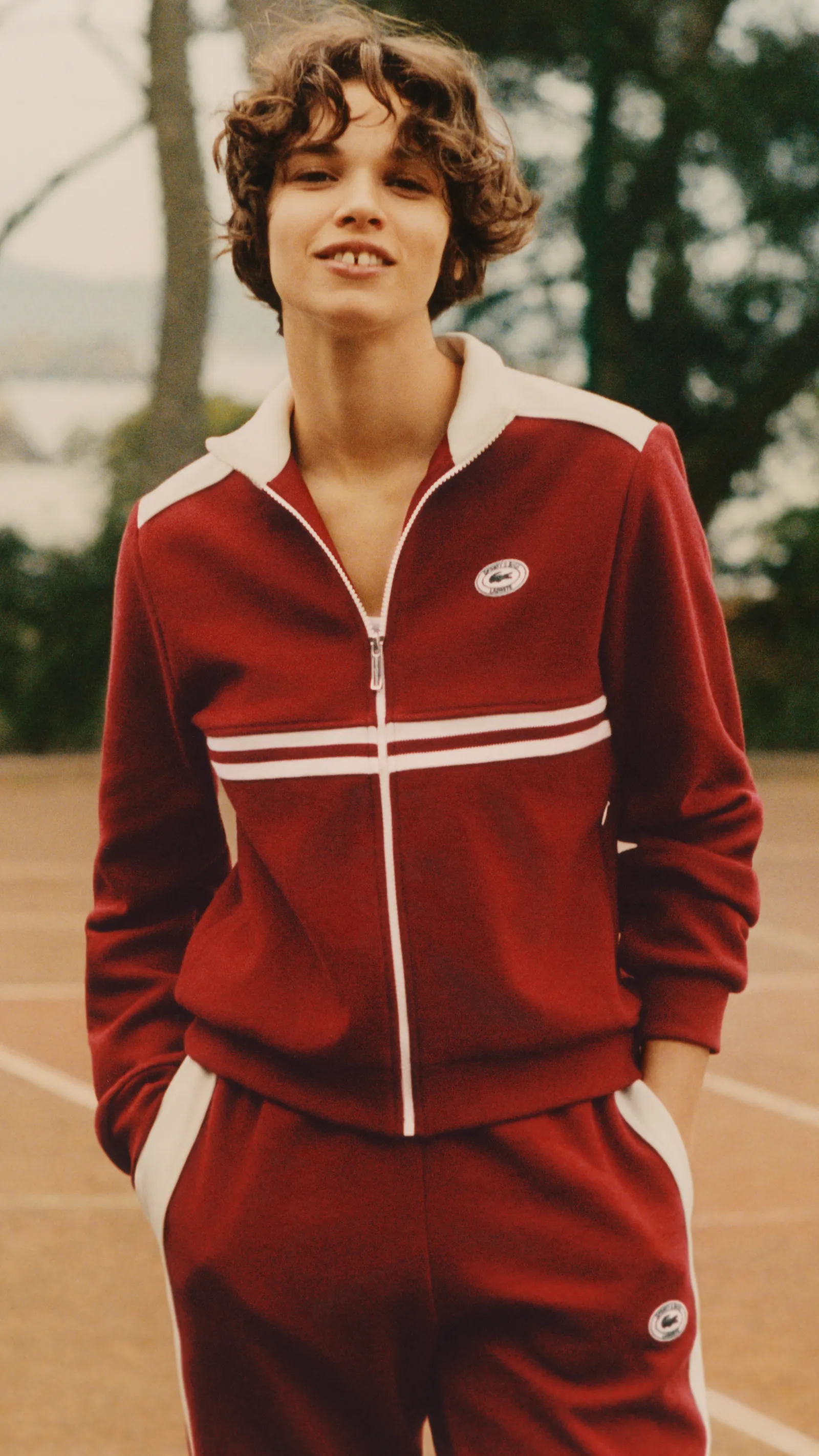 Lacoste и Sporty & Rich выпустили коллаборацию в стиле 70-х и 80-х (фото 4)